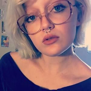 Meet your Posher, Camille